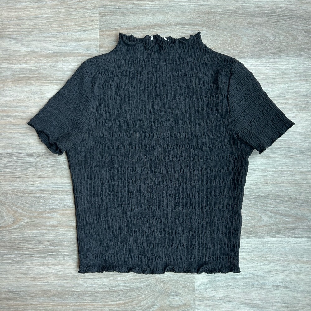 Vintage crinkle crop top in black